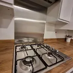 Dom wakacyjny Modern 2br House Sleeps 5 Free Parking Contractor Friendly Parking
