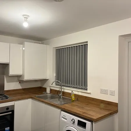 Modern 2br House Sleeps 5 Free Parking Contractor Friendly Parking *