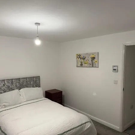 Modern 2br House Sleeps 5 Free Parking Contractor Friendly Parking Vakantiehuis *