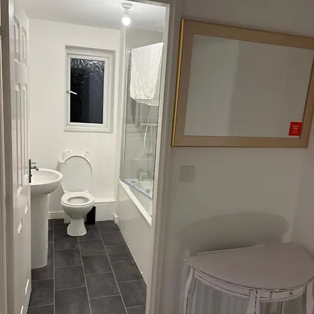 Modern 2br House Sleeps 5 Free Parking Contractor Friendly Parking 펜션 미들즈브러