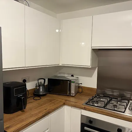 Modern 2br House Sleeps 5 Free Parking Contractor Friendly Parking 펜션