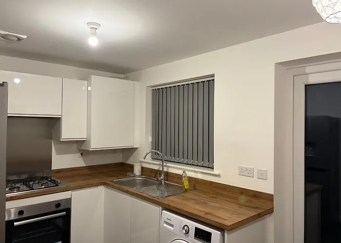 Modern 2br House Sleeps 5 Free Parking Contractor Friendly Parking *