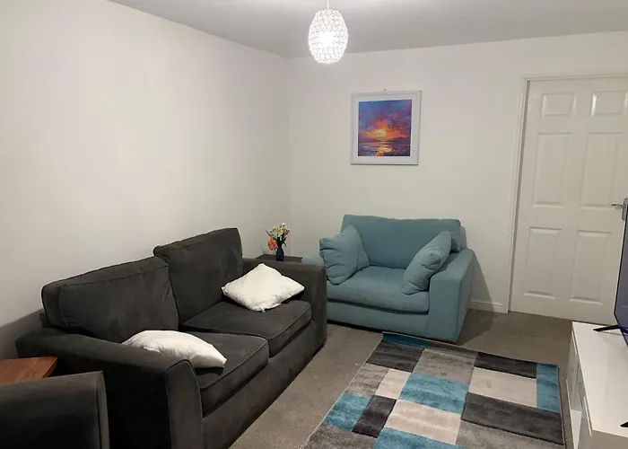 Modern 2br House Sleeps 5 Free Parking Contractor Friendly Parking *