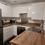 Modern 2br House Sleeps 5 Free Parking Contractor Friendly Parking