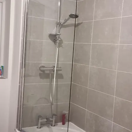 Nyaraló Modern 2br House Sleeps 5 Free Parking Contractor Friendly Parking